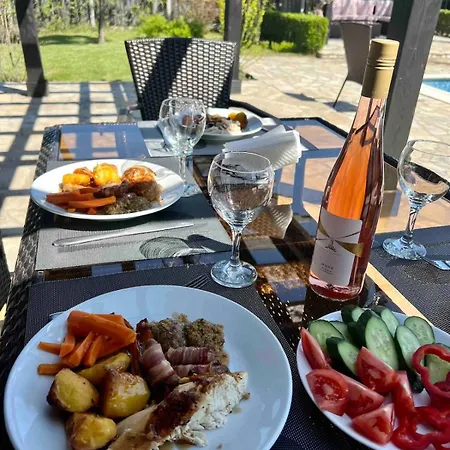 Garden 2 Bedroom With Pool Near To Sunny * Alekszandrovo