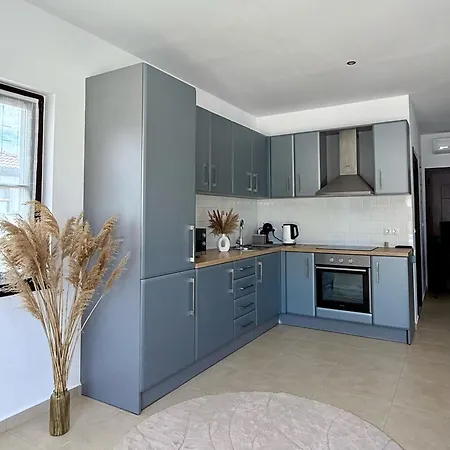 Garden 2 Bedroom With Pool Near To Sunny * Alekszandrovo